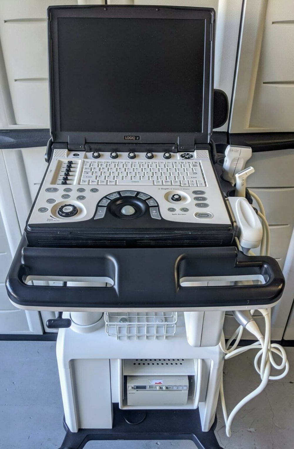 GE Logiq E Ultrasound System with two probes: 12L and 4C Probes- 2011 GE Logiq E Ultrasound System with two probes: 12L and 4C Probes- 2011