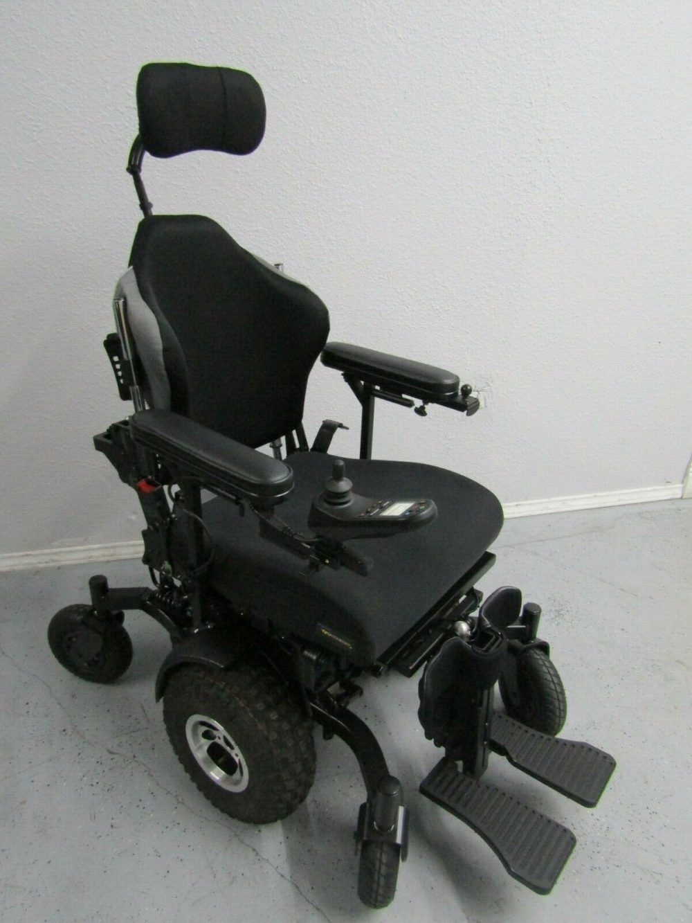 MAGIC MOBILITY Frontier V6 All Terrain MWD Electric Wheelchair