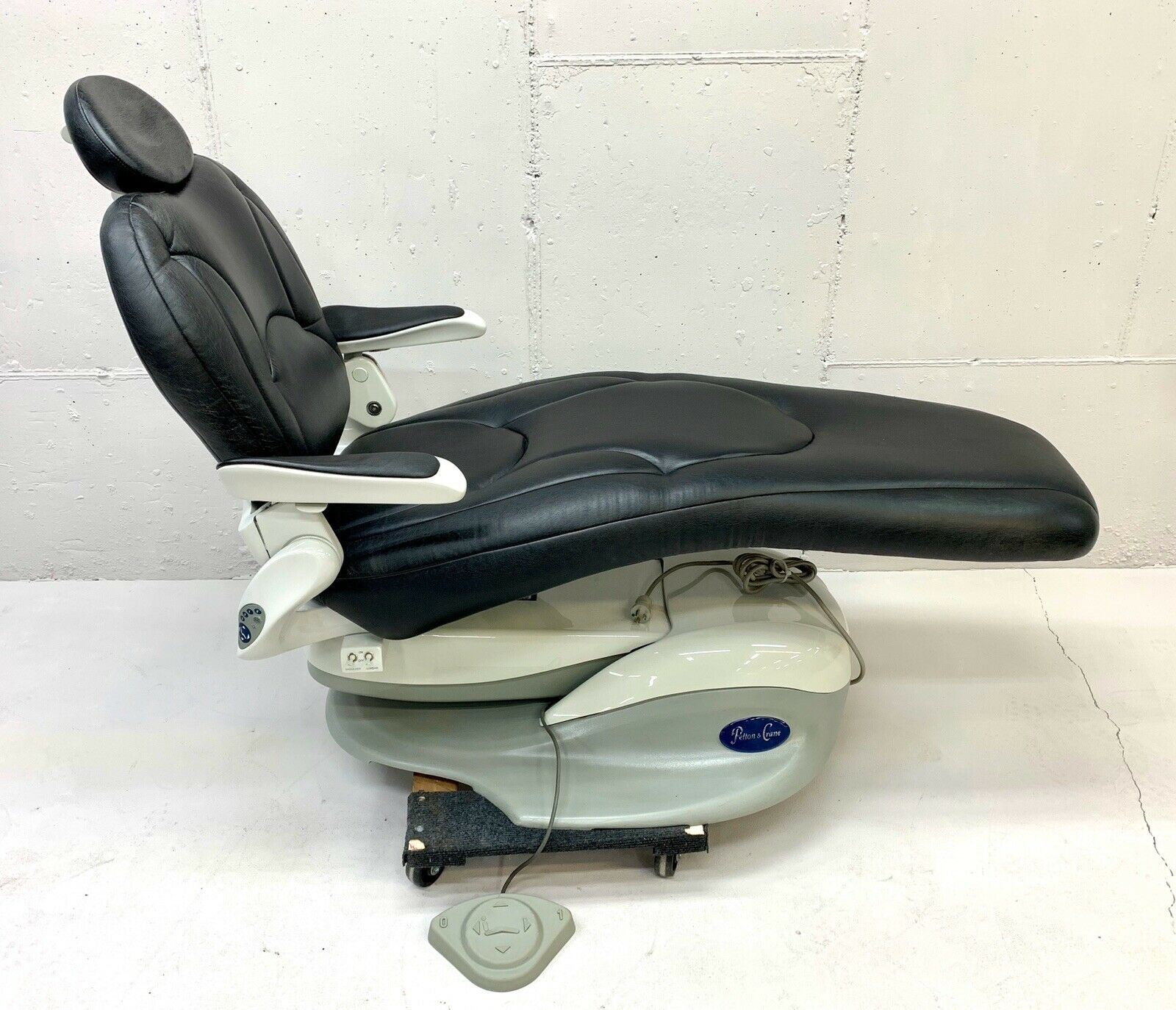Pelton and Crane Spirit 3000 Series Dental Chair - Image 5
