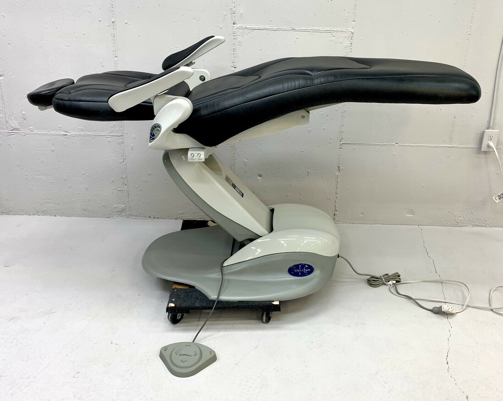 Pelton and Crane Spirit 3000 Series Dental Chair